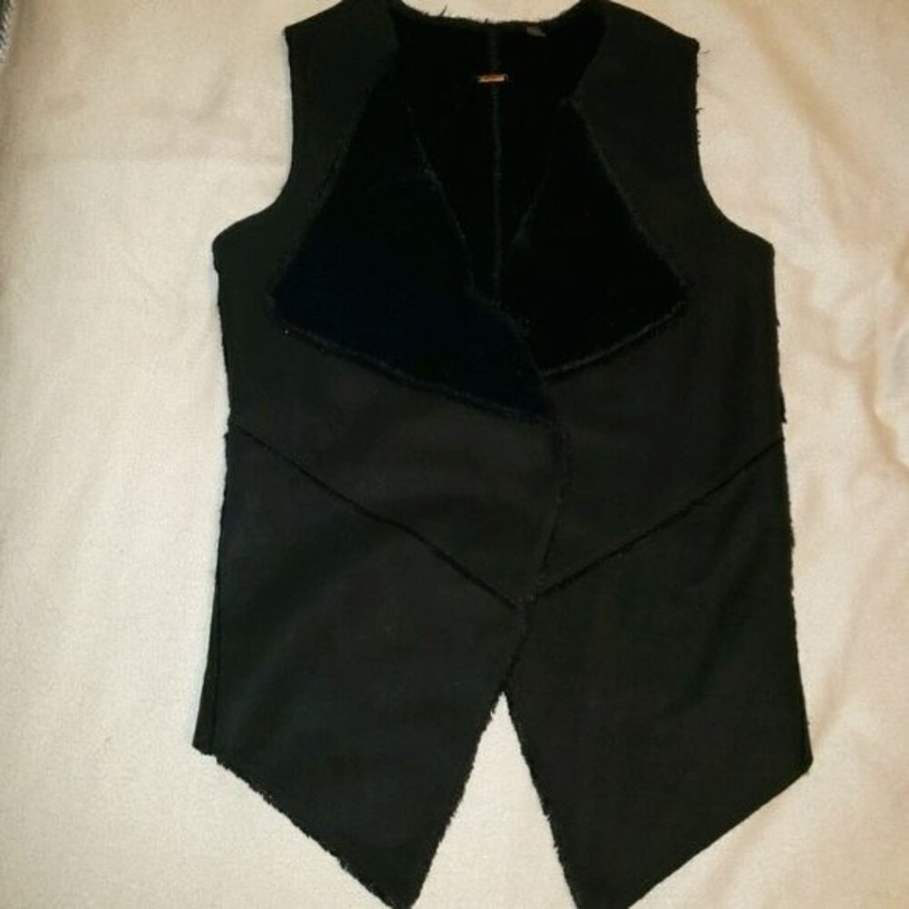 Guess Faux Leather and Faux Fur Vest Size Small